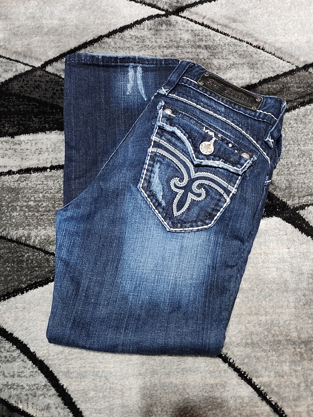 ROCK REVIVAL STEPHANIE EMBROIDERED FLEUR-DE-LIS RHINESTONES EASY CAPRI DENIM